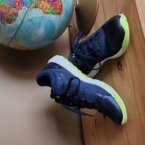 Under Armour Charged Stunnet navy blue sneakers women's size 7.5